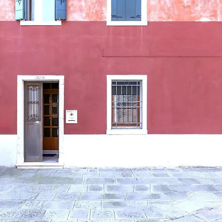 Secret Garden Steps From Biennale *